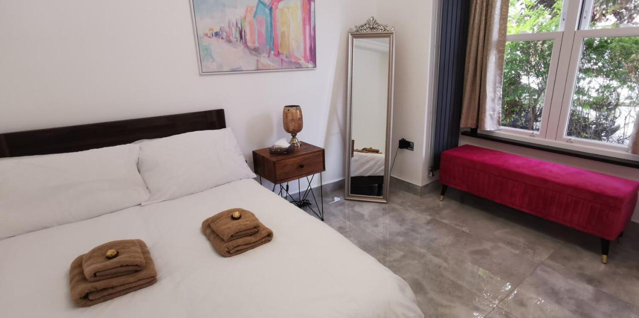 Luxury London Garden Home Sleep 7, 2 Mins To Metro Londres Exterior foto